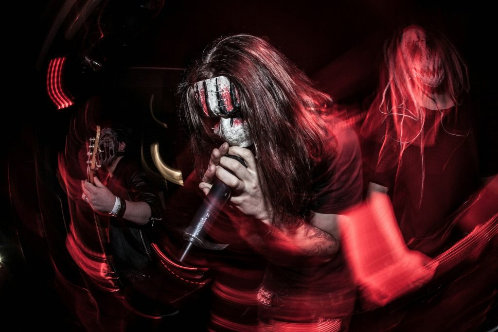 Slipknot retoma visual clássico no primeiro concerto com novo baterista